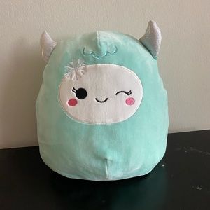 11in Yollie yeti squishmallow NO TAGS